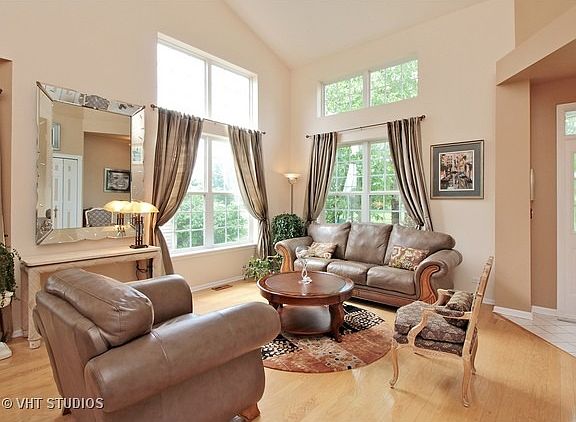 2nd image of 1469 Woodbury Cir