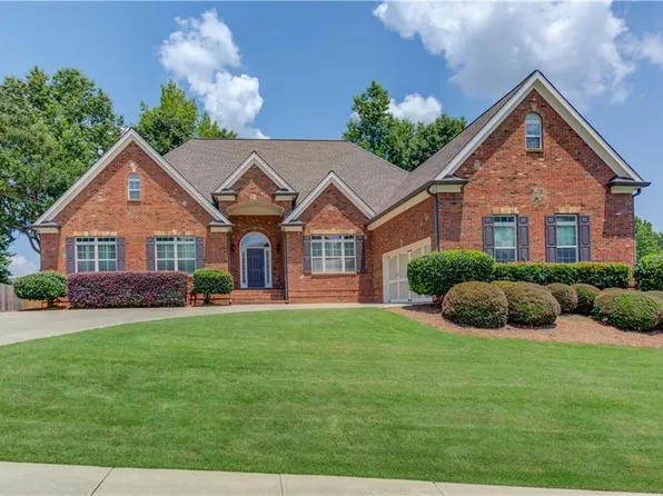 2453 Democracy Dr, Buford, GA 30519