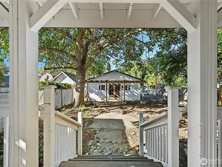 321 Craig St — Photo 20
