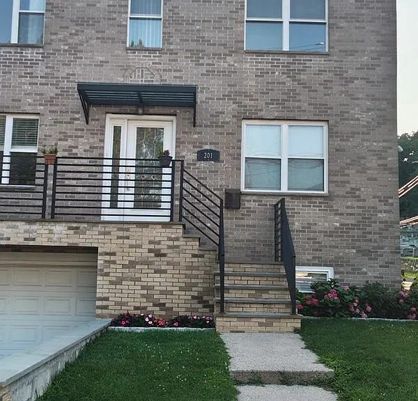 201 Truman Ave — Photo 1