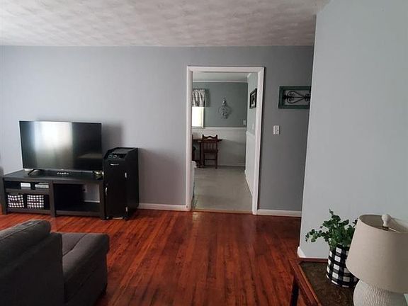 5th image of 332 Old Cardinal Dr