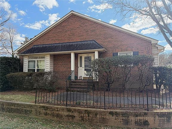 2nd image of 1806 Oakcrest Ct