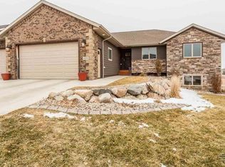 1704 W River Bluff Dr, Brandon, SD 57005