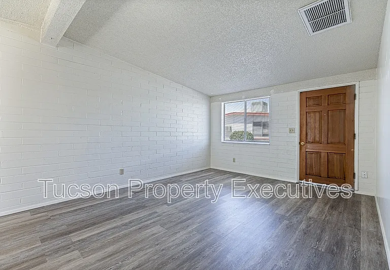 4246 E Pima St #D — Photo 2