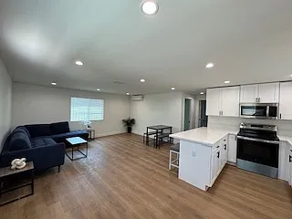 816 E 87th Pl — Photo 14