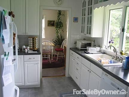 Recently remodeled kitchen
						:
						This kitchen was done well. About 6 years ago.