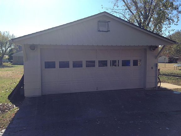 4th image of 103 Country Club Dr