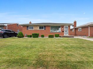631 Cloverlawn Blvd, Lincoln Park, MI 48146
