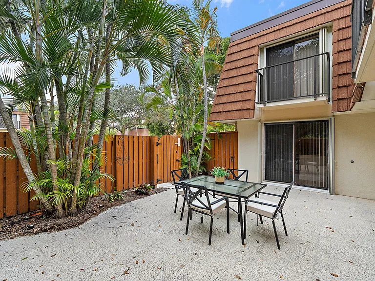 3052 30th Ct — Photo 9