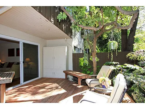 321 Poe St Photo 1