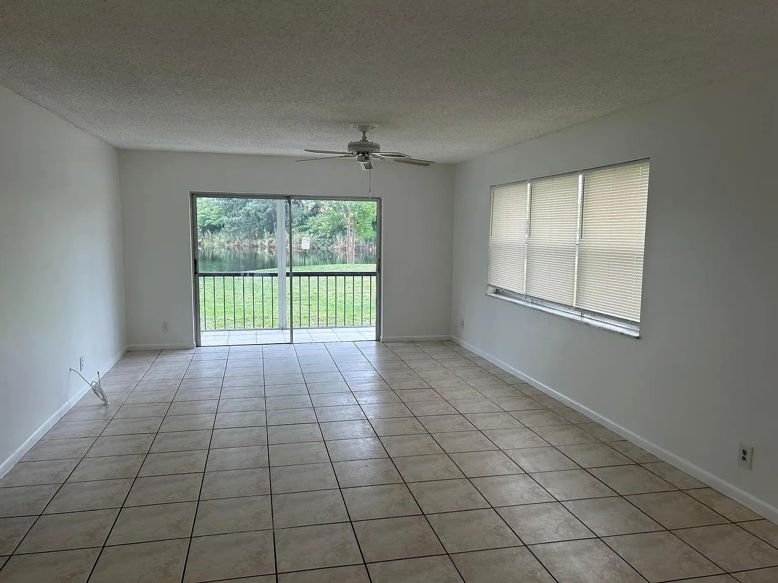 2 bed, 2.0 bath, 1200 sqft, $1,900 — Photo 3