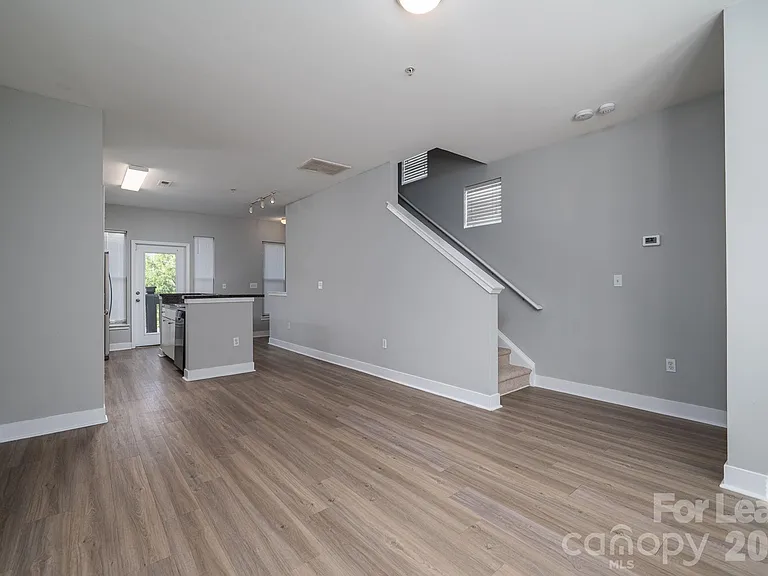 1012 Skyline View Way — Photo 13