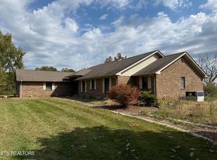 153 Triangle Ln, Tazewell, TN 37879
