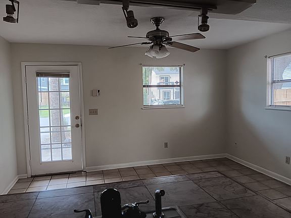 4th image of 623 6th Ave S