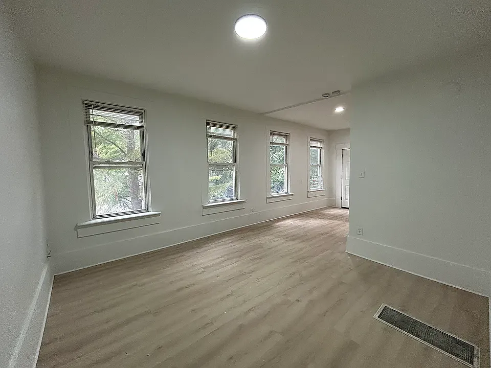 2 bed, 975 sqft, $2,800 — Photo 2