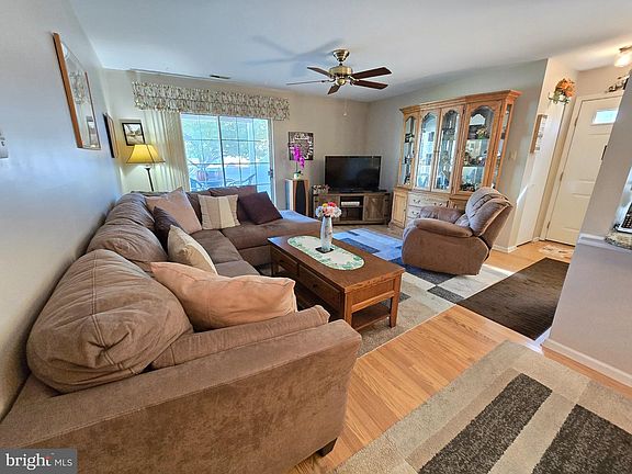 2nd image of 4001 Fenwick Ln