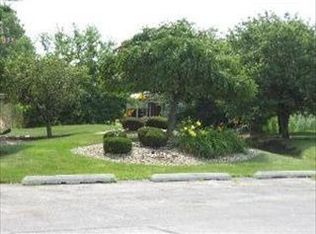 2303 Holiday Ter APT 38, Lansing, IL 60438