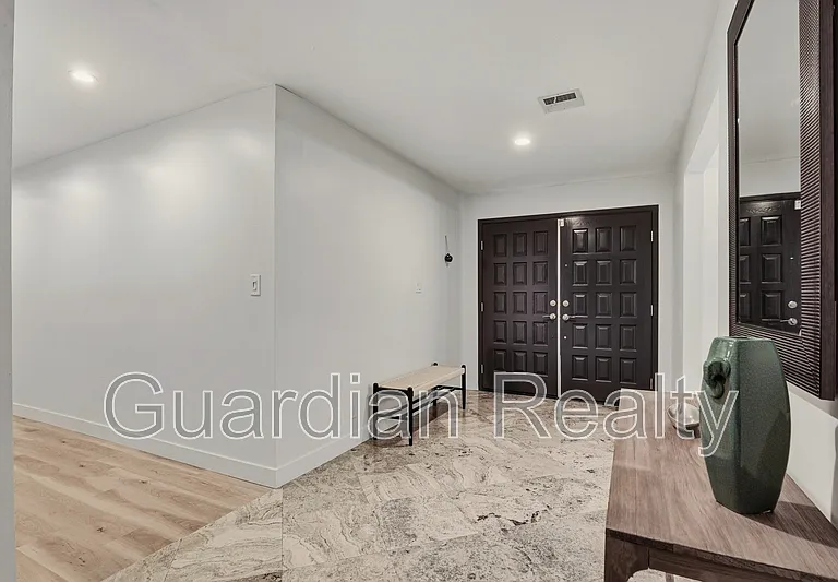 3007 La Mesa Dr — Photo 15