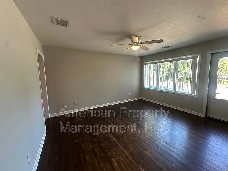 4 bed, 2.0 bath, 1224 sqft, $1,500 — Photo 4