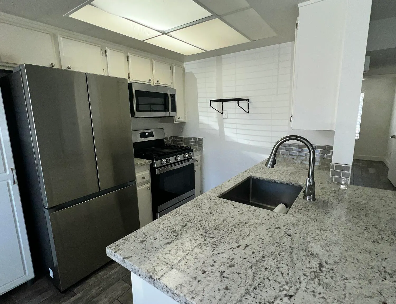 2 bed, 704 sqft, $1,750 — Photo 1