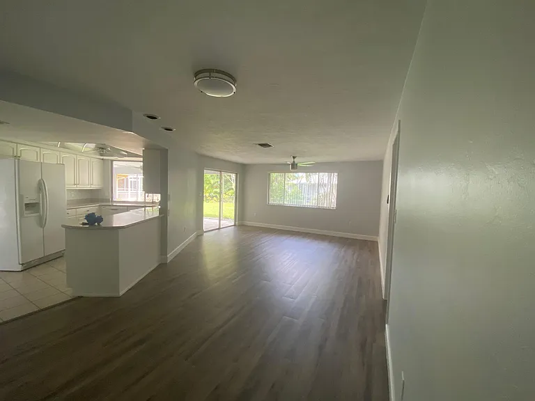 5097 Greenbriar Dr — Photo 7