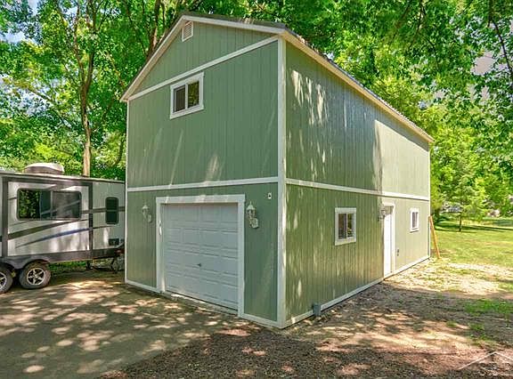 2nd image of 1014 N Shiawassee St