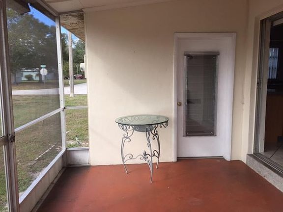 3rd image of 822 NE Camino St