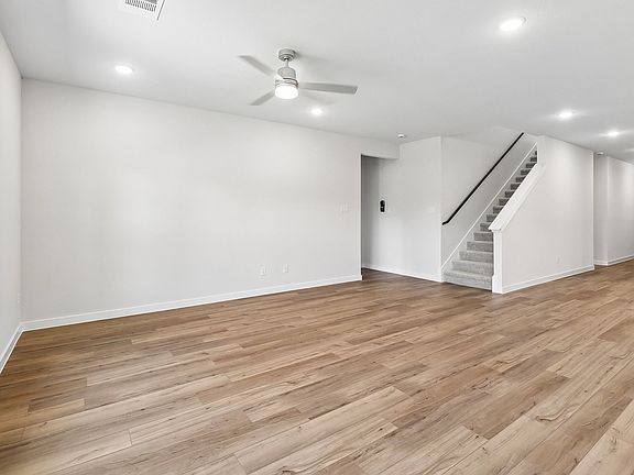 3rd image of 721 Vineyard Way