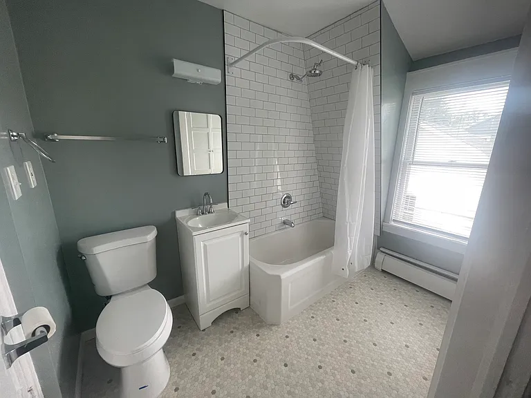620 W 42nd St — Photo 13