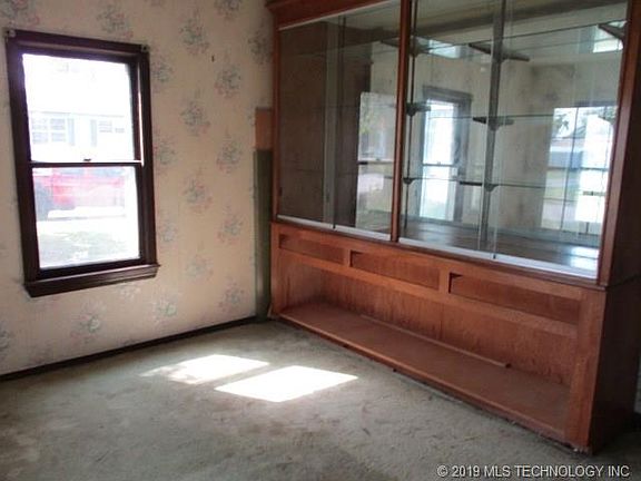 2nd image of 101 E Gordon Ave