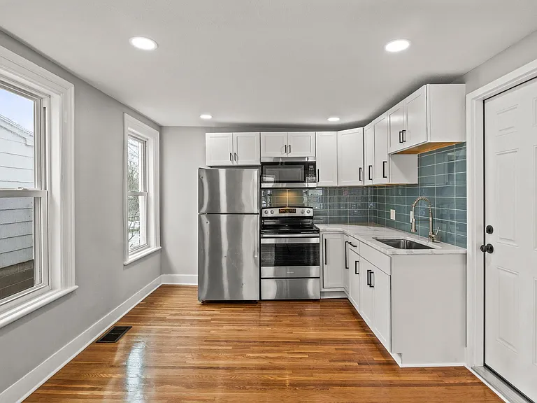 132 E Main St #STUDIO — Photo 8