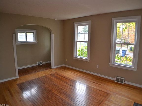 2nd image of 277 Fournier St