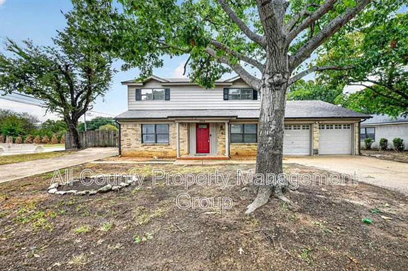 4 bed, 2.0 bath, 1648 sqft, $2,895 — Photo 1