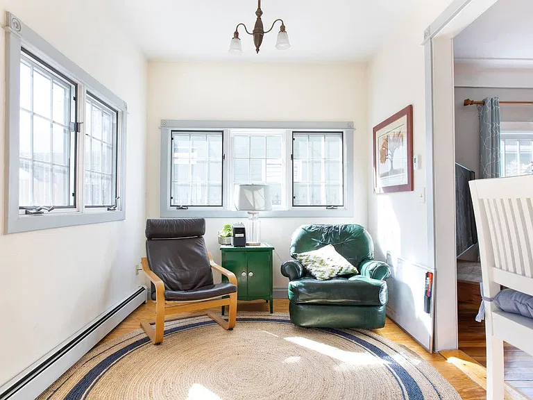 2542 Pine St — Photo 5