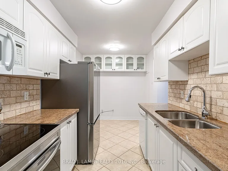 405 Hyacinthe Blvd #Townhouse 12 — Photo 10