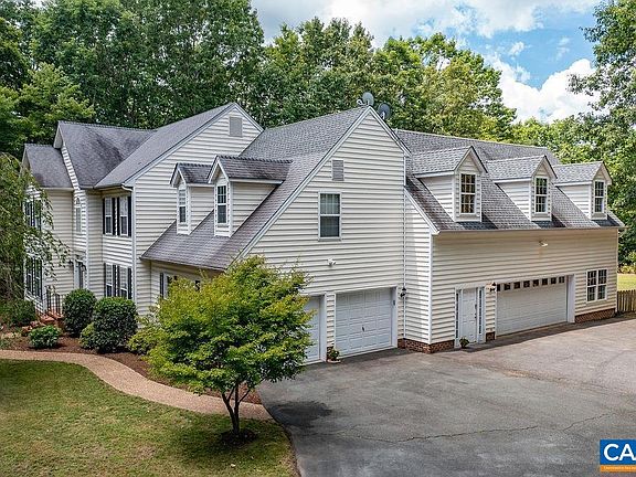 3rd image of 116 Fox Hollow Ln