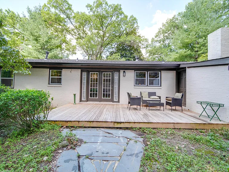 1510 Lynhurst Dr — Photo 8