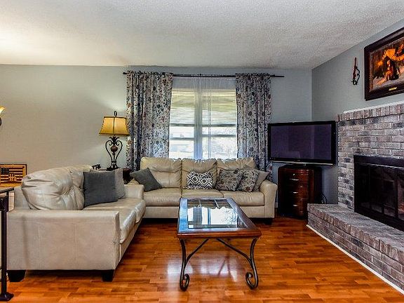 3rd image of 9303 Oakshire Cir