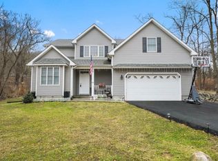 565 Angola Rd, Highland Mills, NY 10930