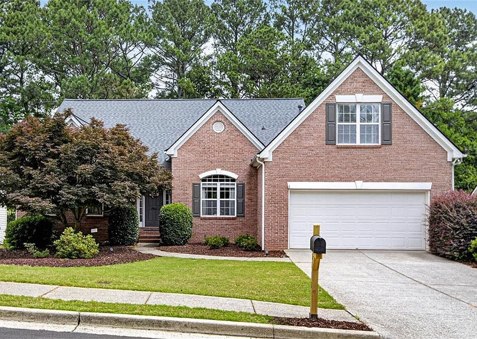 1st image of 2462 Oak Bluff Dr