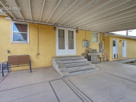 4th image of 3111 Royal Ave