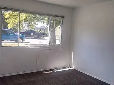 523 S Drexel Ave — Photo 2