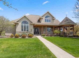 1301 Nature Trail Dr, Neenah, WI 54956