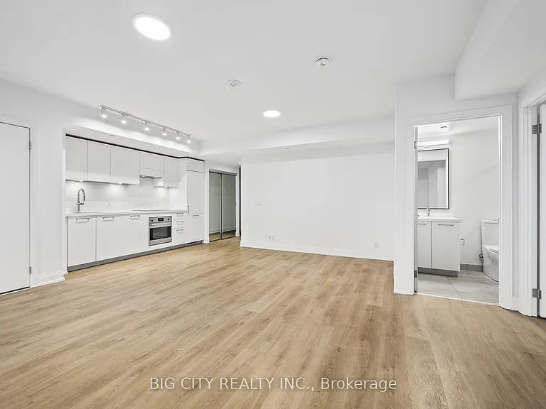 36 Brentcliffe Rd #801 — Photo 11