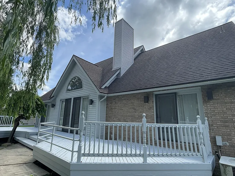 517 Essex Dr — Photo 3
