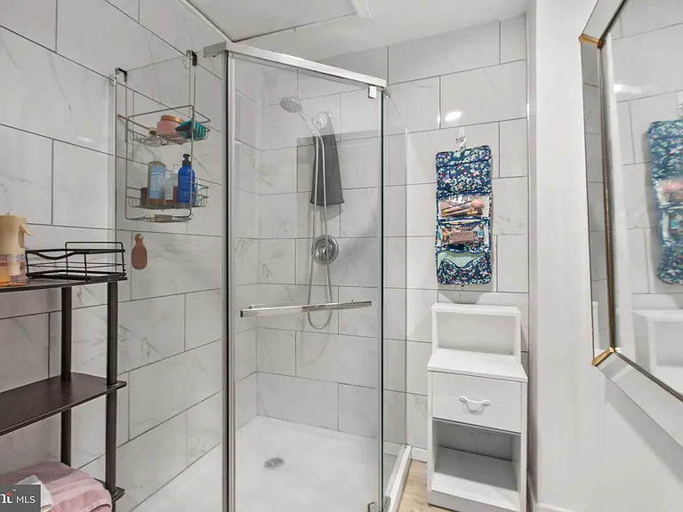 809 Caroline St — Photo 11