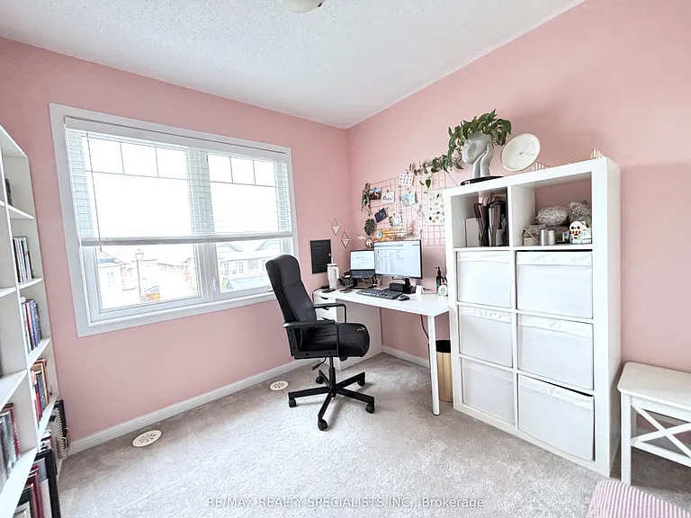 230 Mortimer Cres — Photo 11
