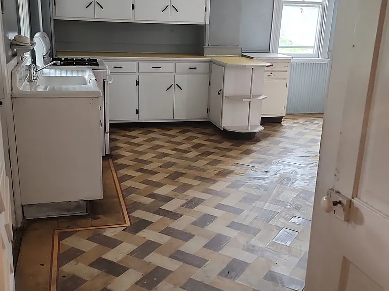 155 Strayer St — Photo 10