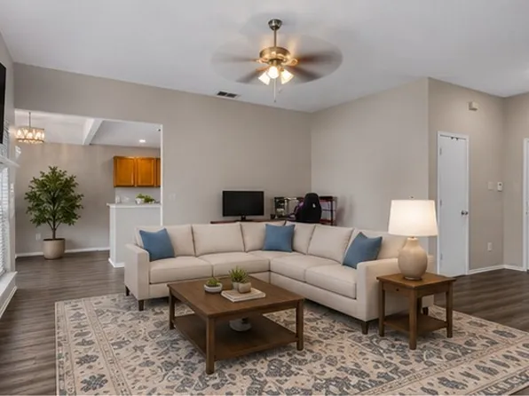 1012 High Crest Dr, Azle, TX 76020