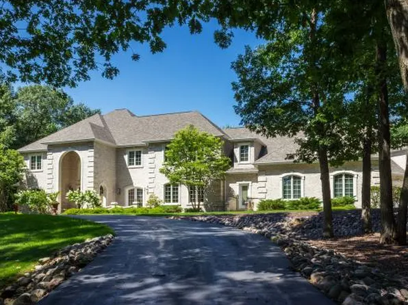 2048 Muirwood Ct, Green Bay, WI 54313